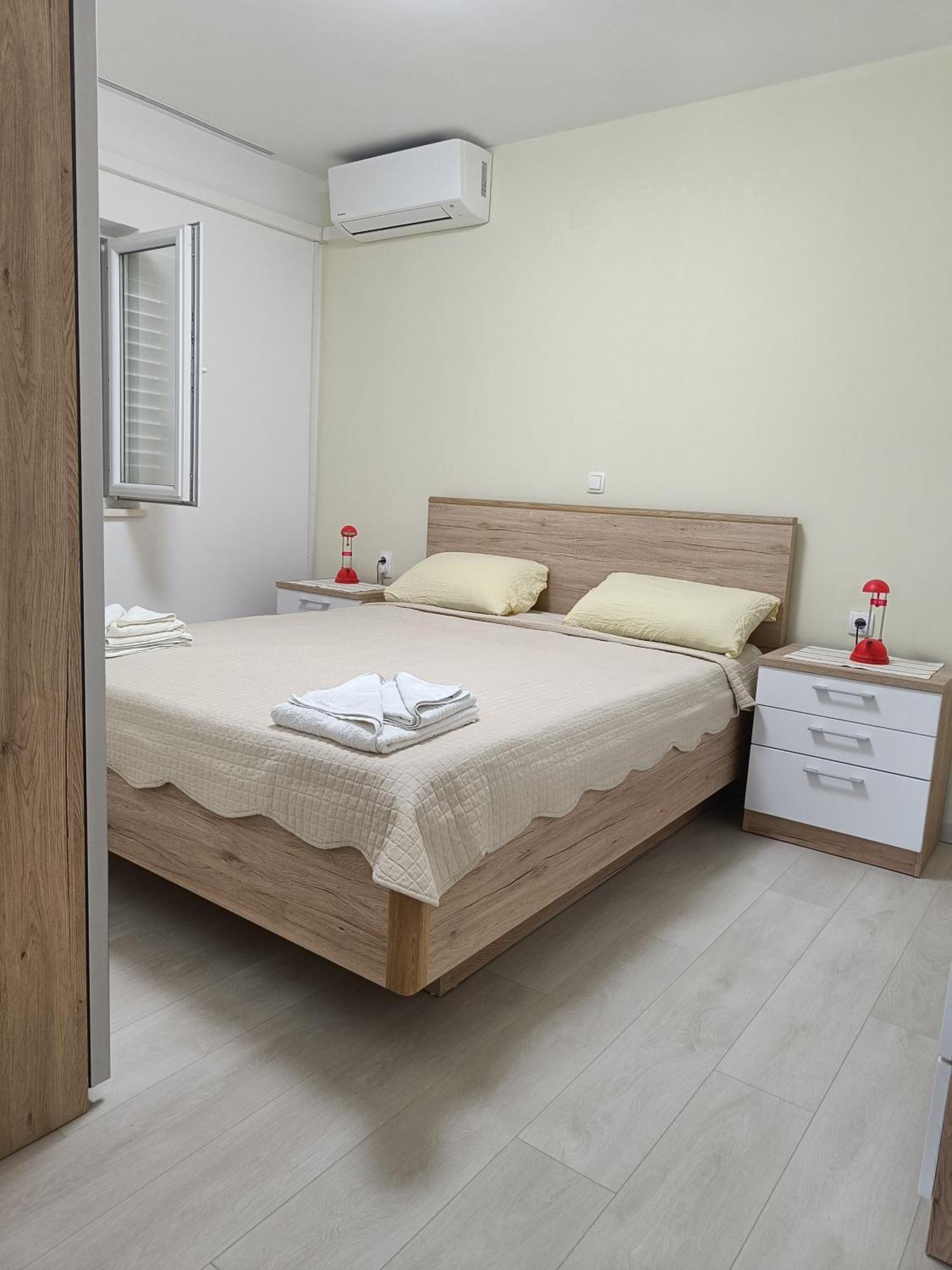 Apartments Vukas Lumbarda Exterior photo