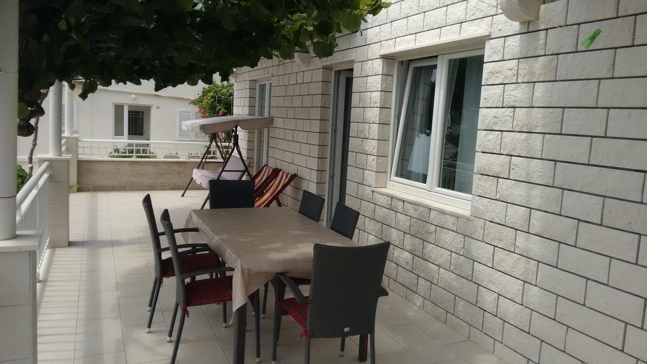 Apartments Vukas Lumbarda Exterior photo
